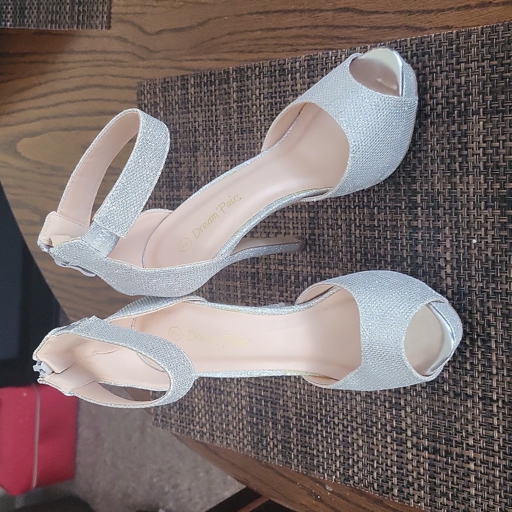 Dream Pairs silver sparkle pump heels